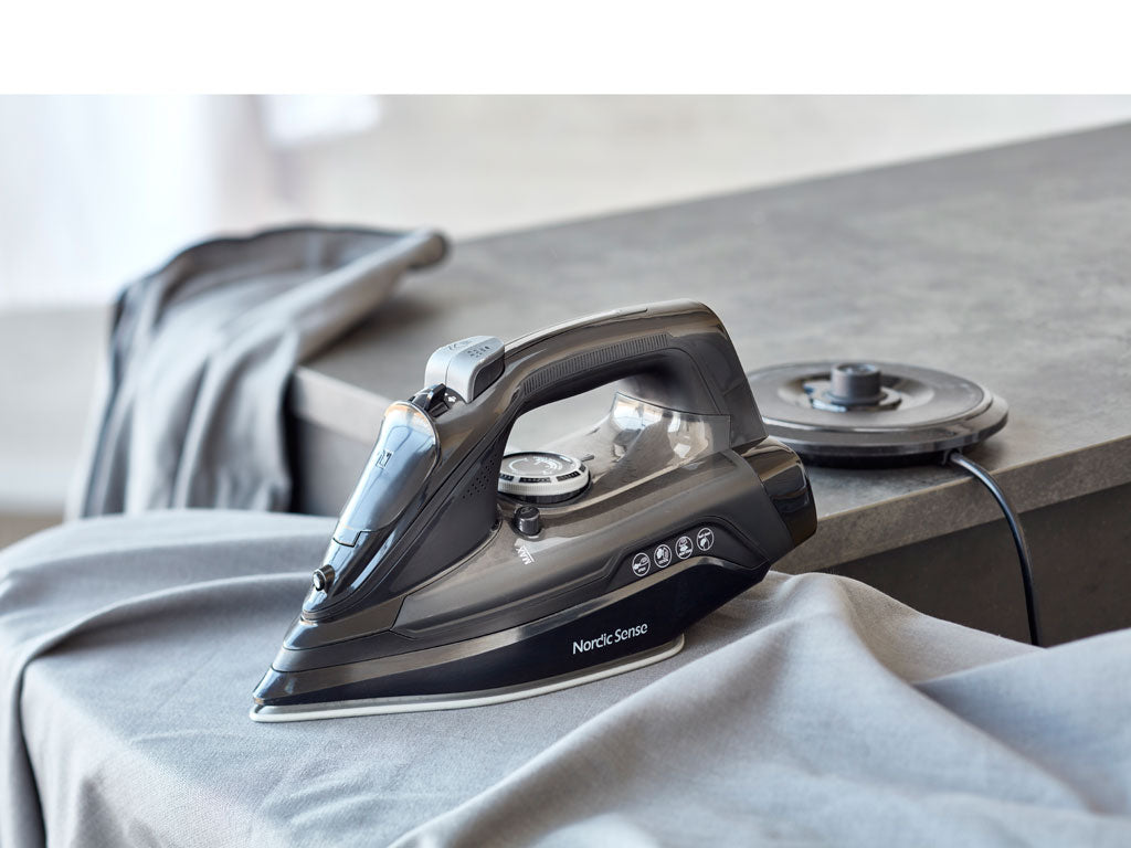 Nordic Sense stoomstrijkijzer, snoerloos, zwart - Accessoire Loods