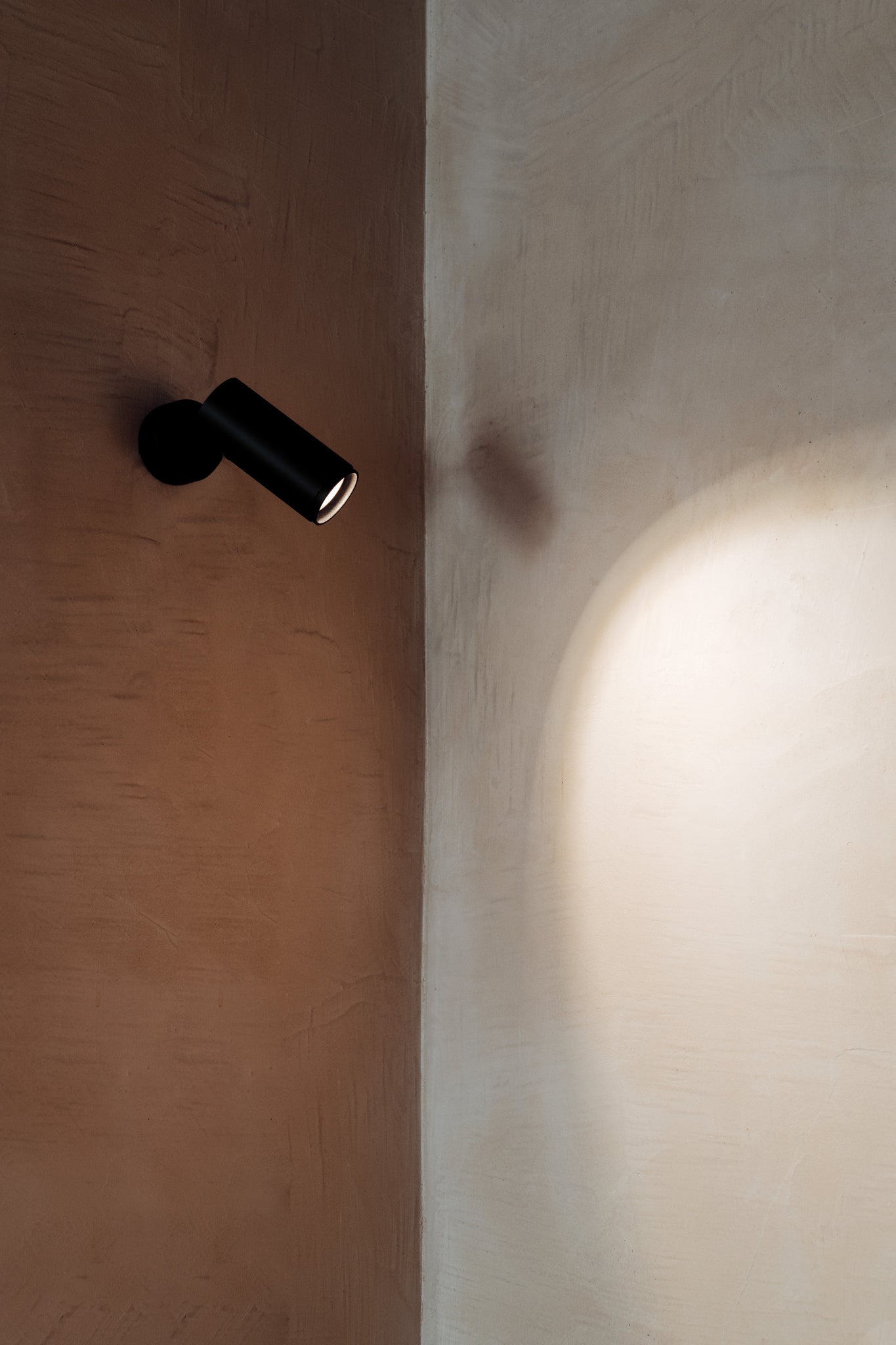 Haul 55 Wall / ceiling lamp H.9 cm Led DOB textured black