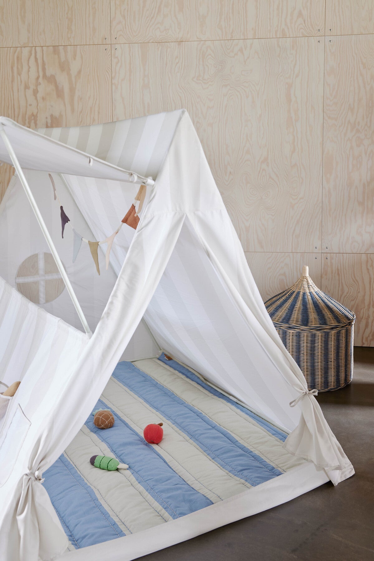 OYOY - Striped Quilted Blanket