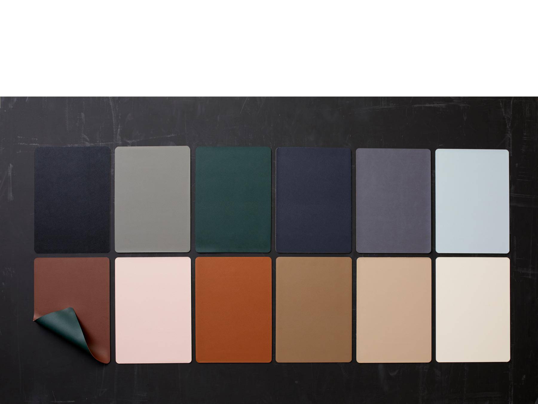 Bitz Placemat imitatie leer - dubbelzijdig te gebruiken Zwart/ Bruin 46 x 33 cm - set van 4 stuks - Accessoire Loods