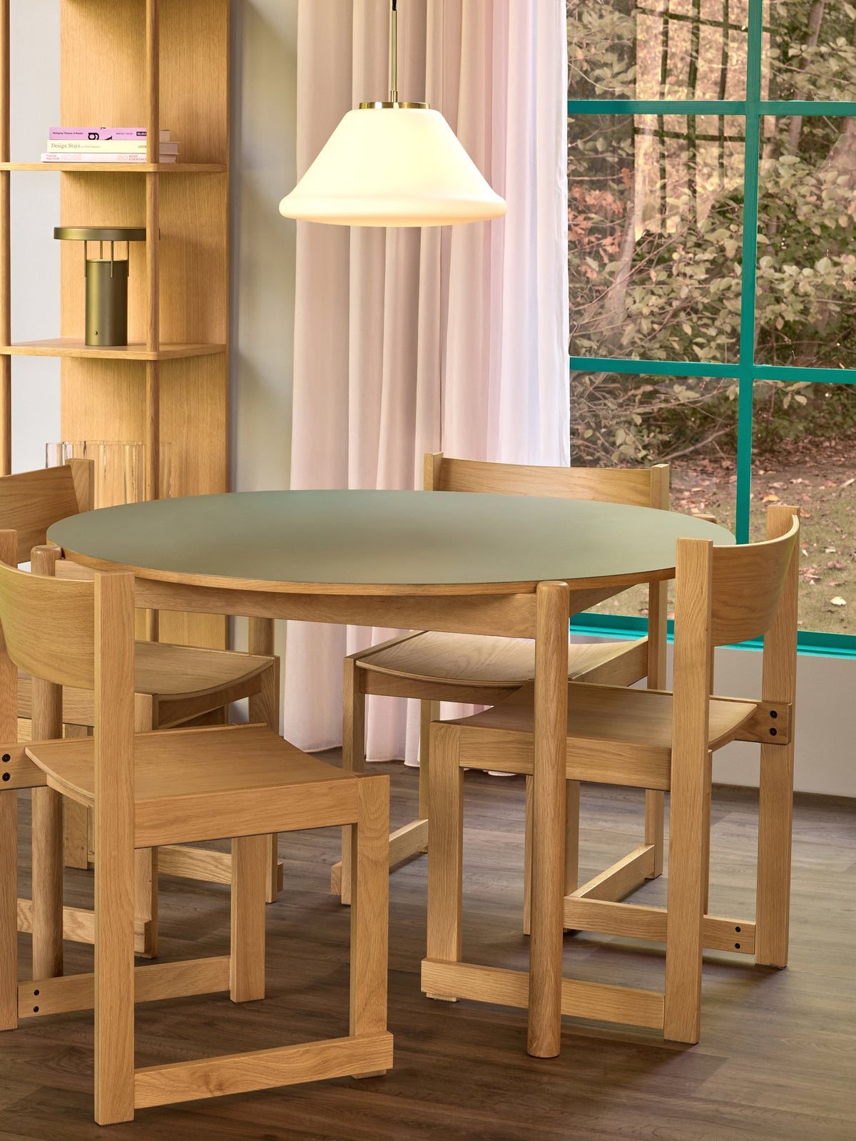 Oblique Dining Table Round Olive - Hübsch - Accessoire Loods