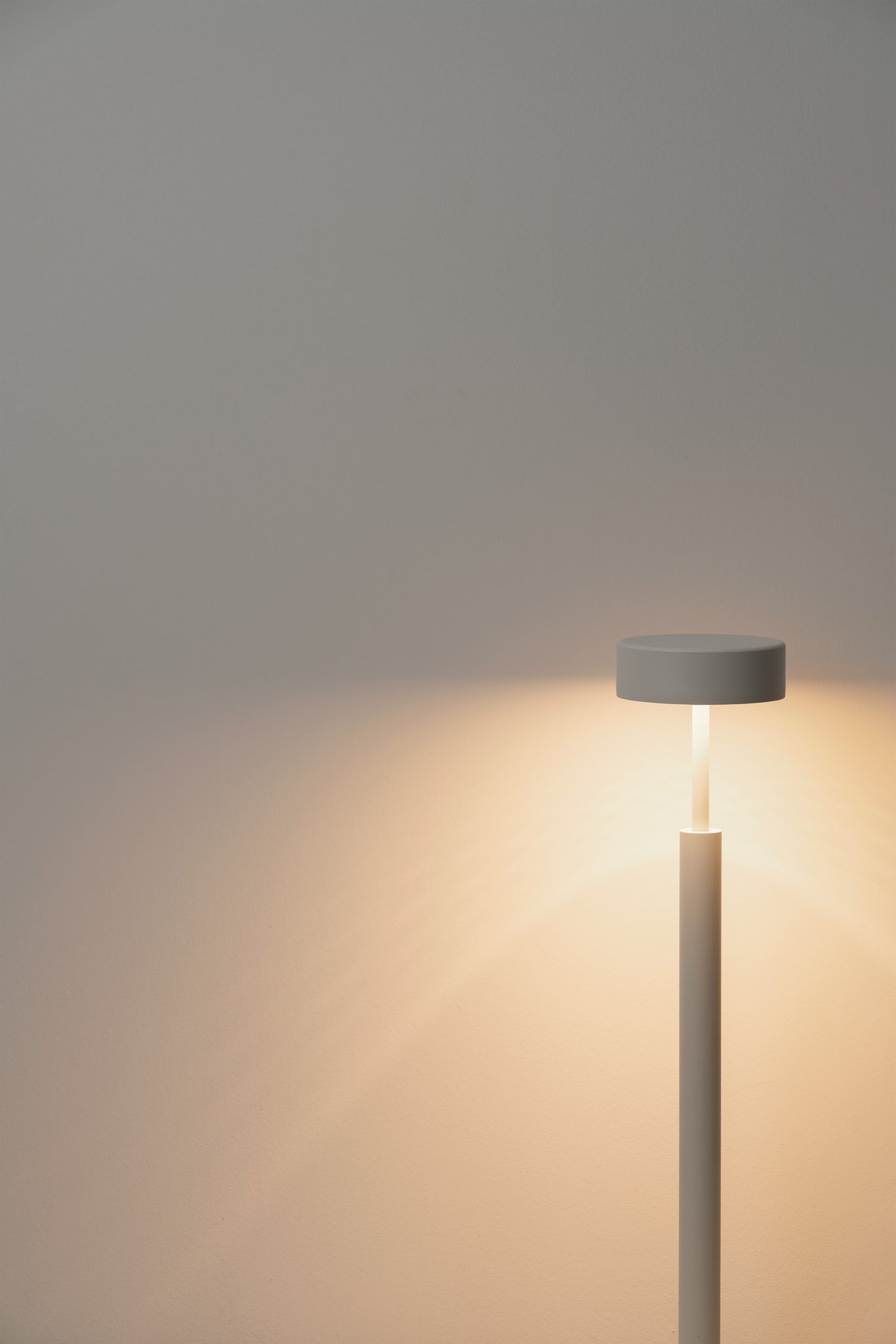 Peak Floor lamp H.130 cm Led PCB Textured mink - Milan - Accessoire Loods