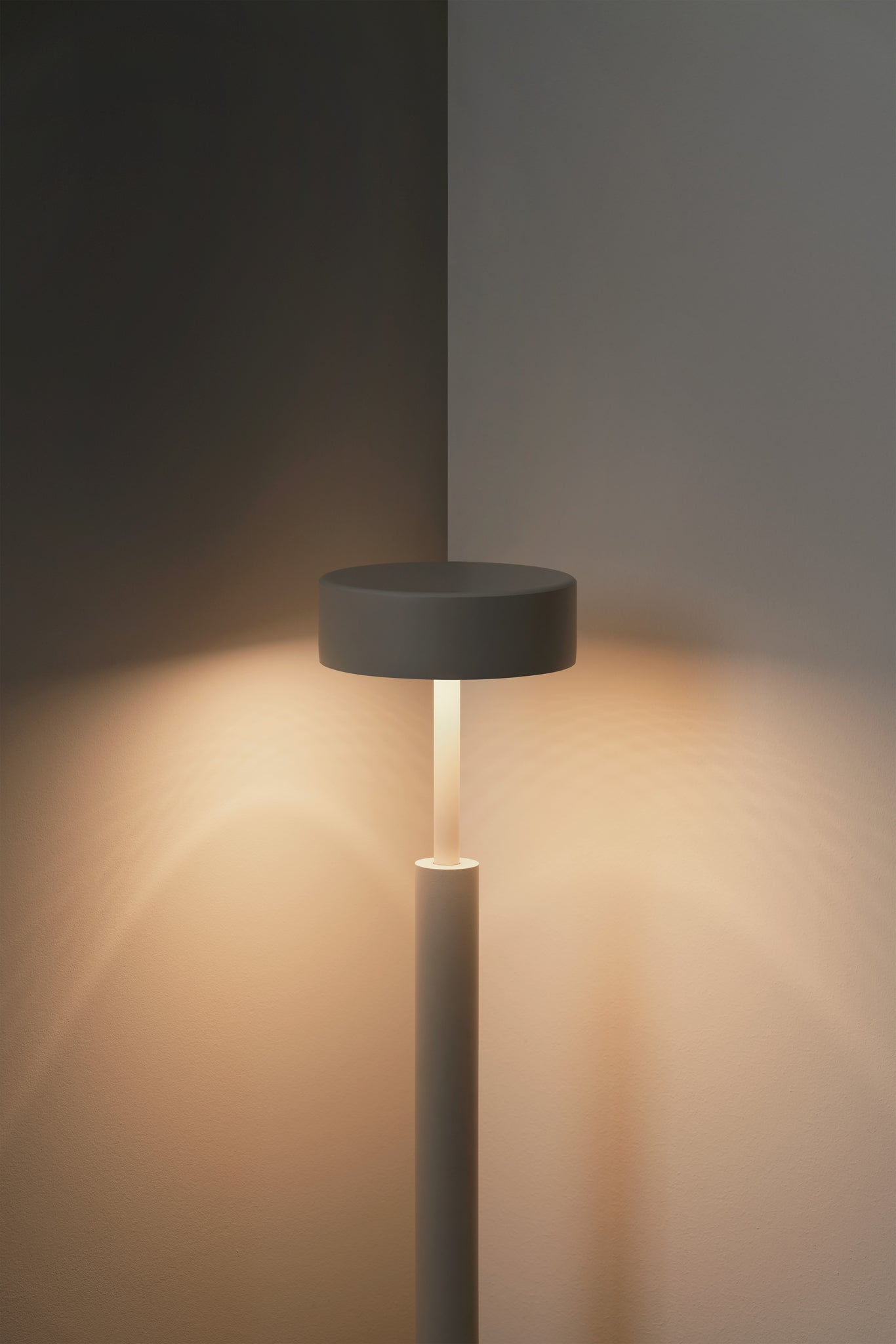 Peak Floor lamp H.130 cm Led PCB Textured mink - Milan - Accessoire Loods