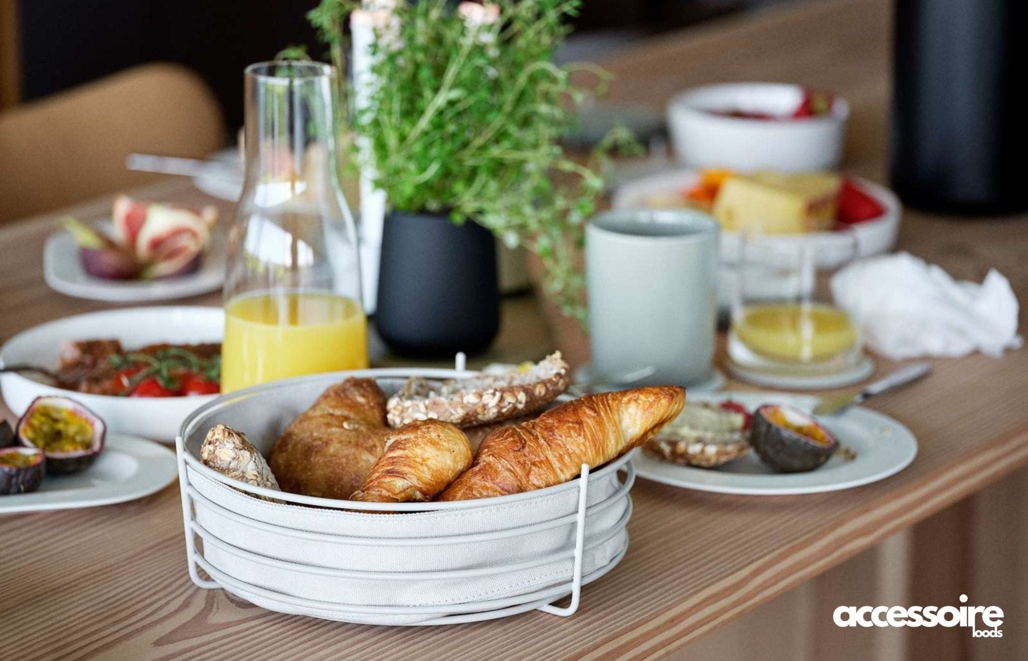 Elegante paasbrunch: Scandinavisch geïnspireerde tafelsetting en culinaire verwennerij - Accessoire Loods