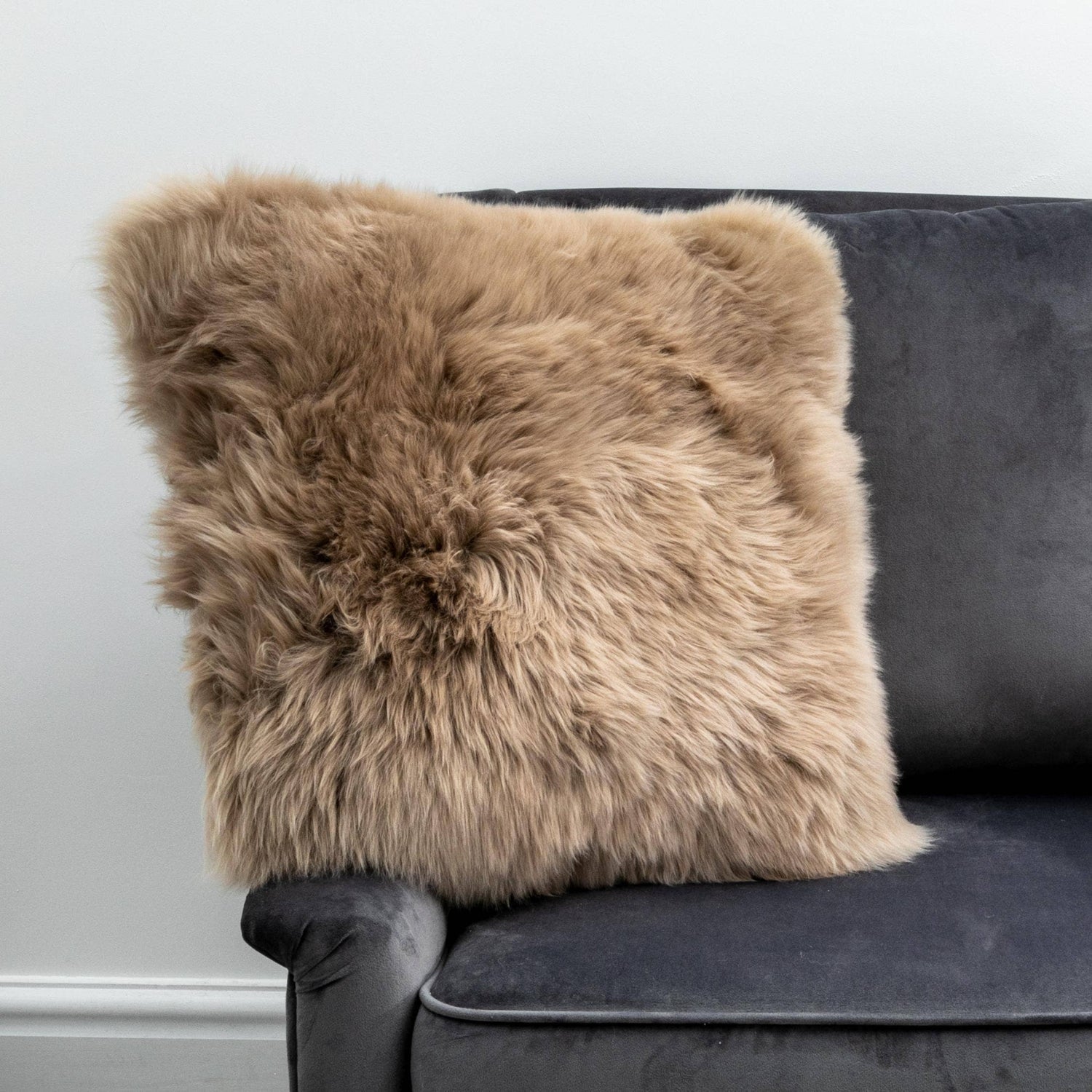 Waarom schapenvacht kussens de beste keuze zijn voor een duurzaam interieur