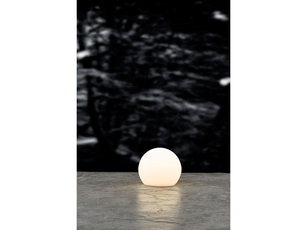 Villa Collection Maane LED Lamp met solar Dia. 20 x 18 cm Wit - Accessoire Loods