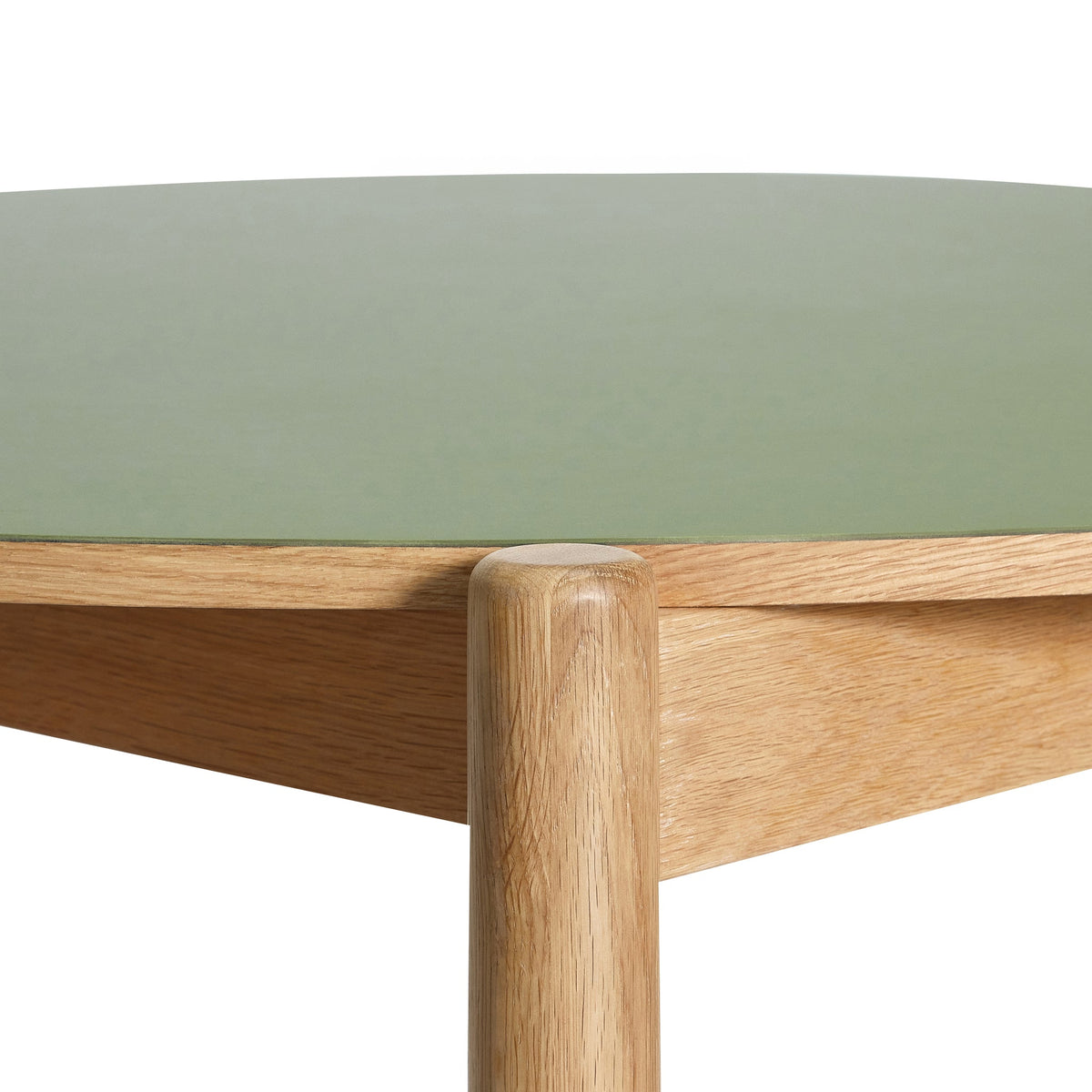 Oblique Dining Table Round Olive - Hübsch - Accessoire Loods