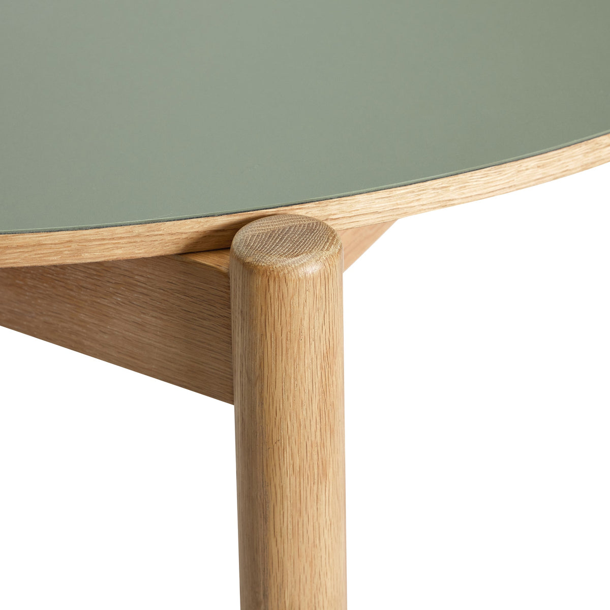 Oblique Dining Table Round Olive - Hübsch - Accessoire Loods