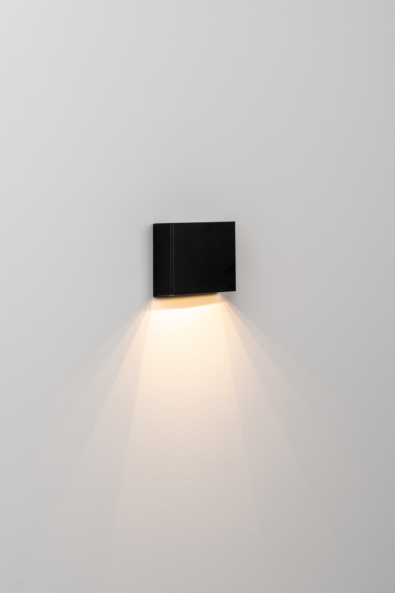 O - tel Wall light Led PCB textured BLACK - Milan - Accessoire Loods