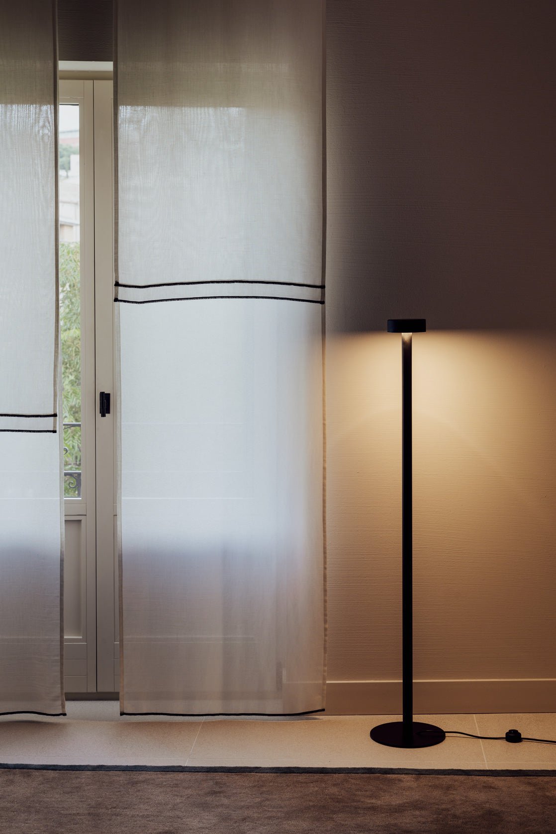 Peak Lane Floor lamp H.130 cm Led PCB Textured black - Milan - Accessoire Loods