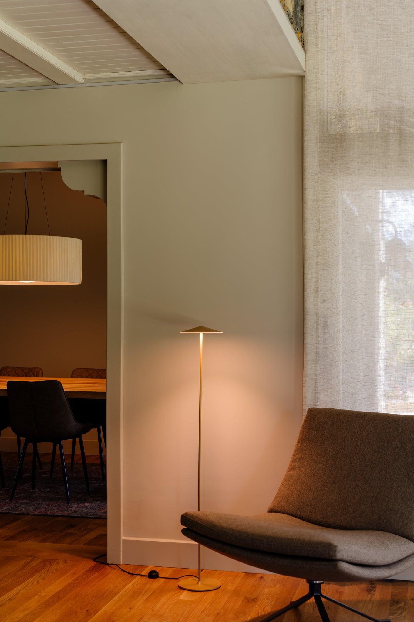 Pla Floor lamp 120 metallic gold - Milan - Accessoire Loods