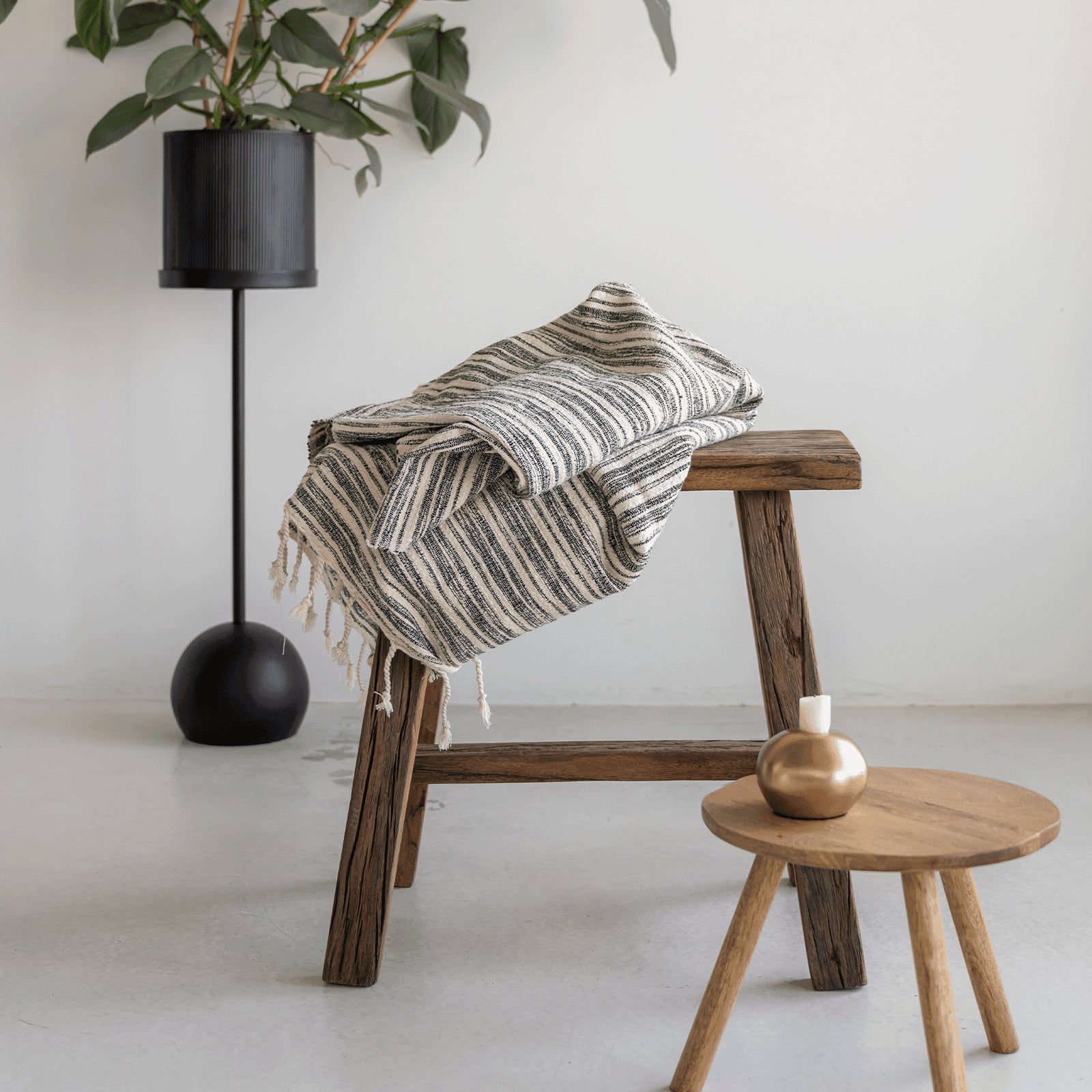 Plant stand Otsuni, black - Urban Nature Culture - Accessoire Loods